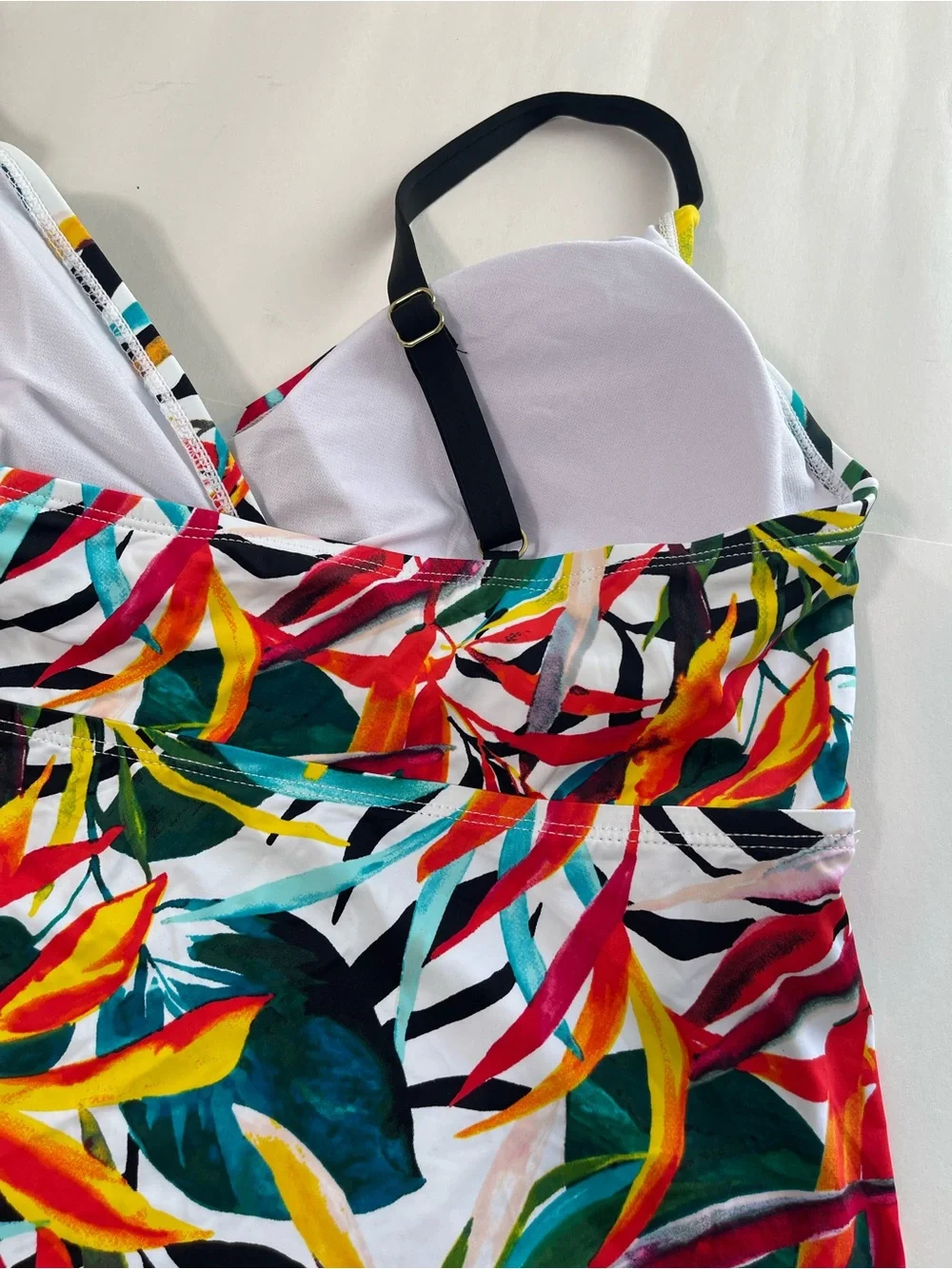 Kohl's APT.9 Multicolor Printed Tankini Top With black straps adjustable NWT